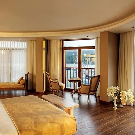 Marti Hemithea 酒店